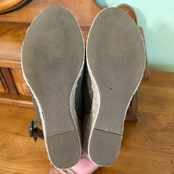 Vionic Corolina Olive Green canvas Wedge Shoes with Cushioned Insole - Picture 14 of 14